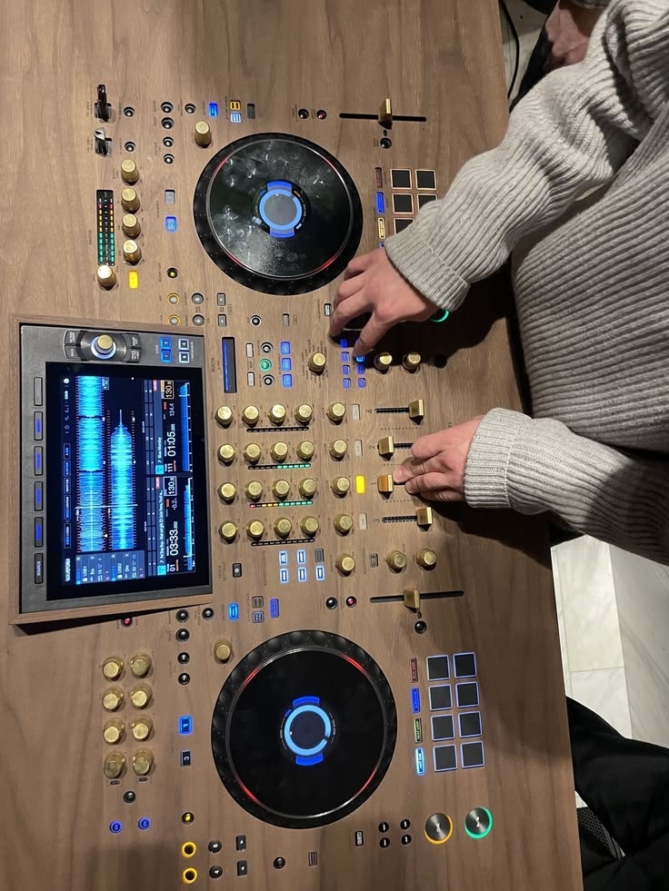 پنل و کلید دیواری تنظیم ولوم صدای کافه