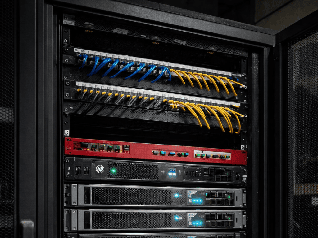 اتاق سرور و دیتاسنتر